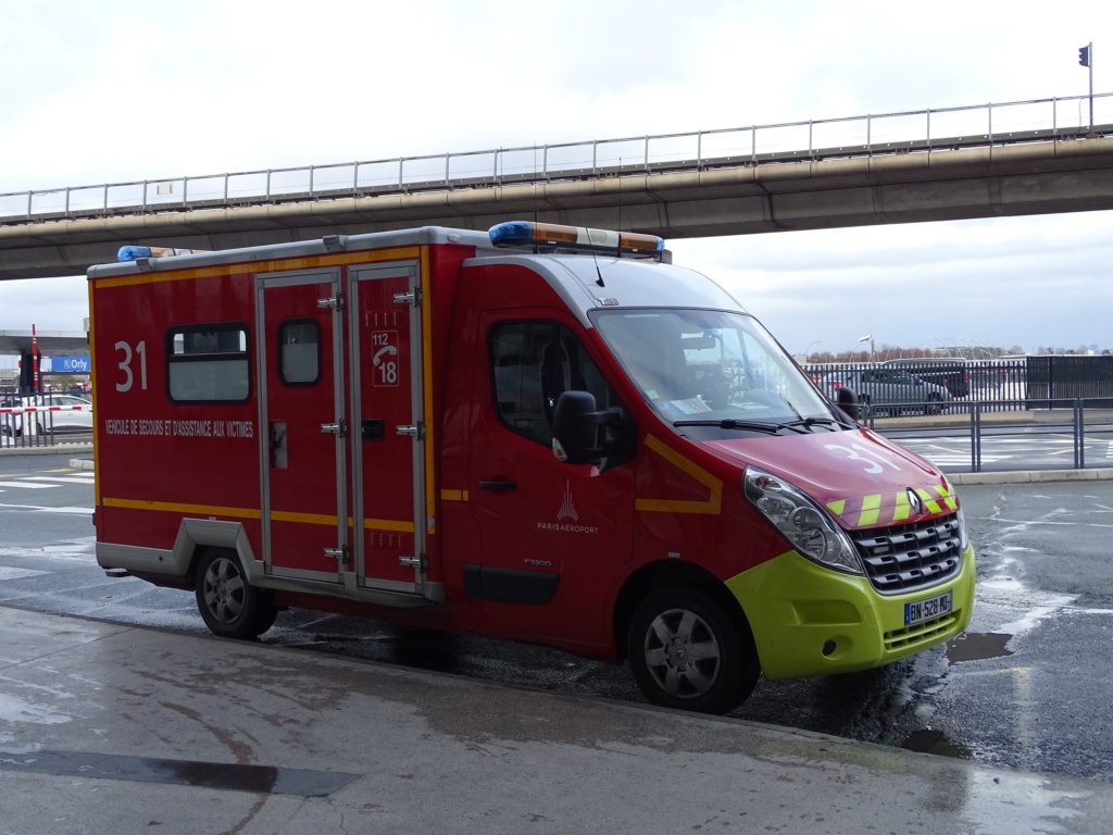Ambulance à l'aéroport d'Orly Dsc01910