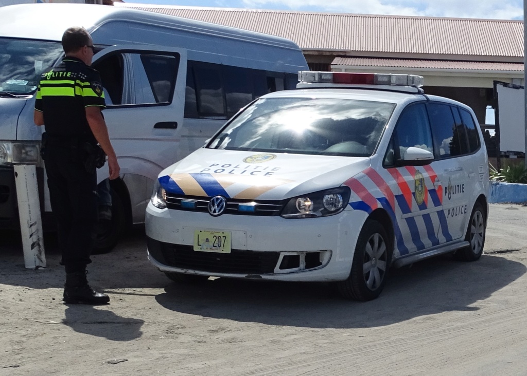 Sint-Maarten : policiers Néerlandais loin du plat pays Dsc02610