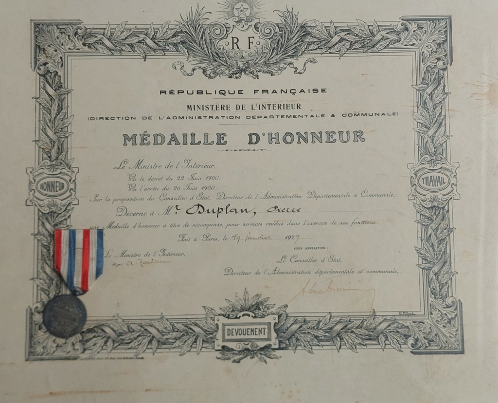 Insignes et medaille en sarthe 20240518