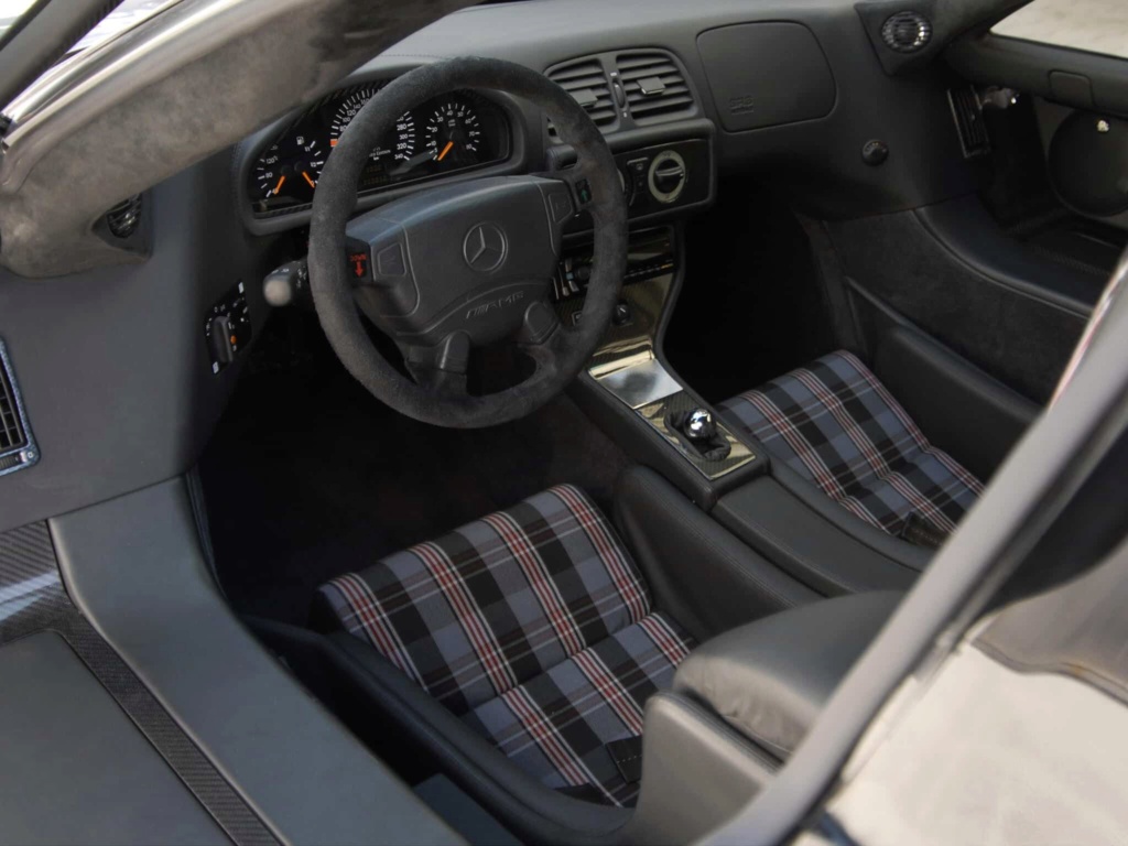 Des Mercedes CLK GTR coupé et roadster vont être vendues aux enchères  Clk-gt10