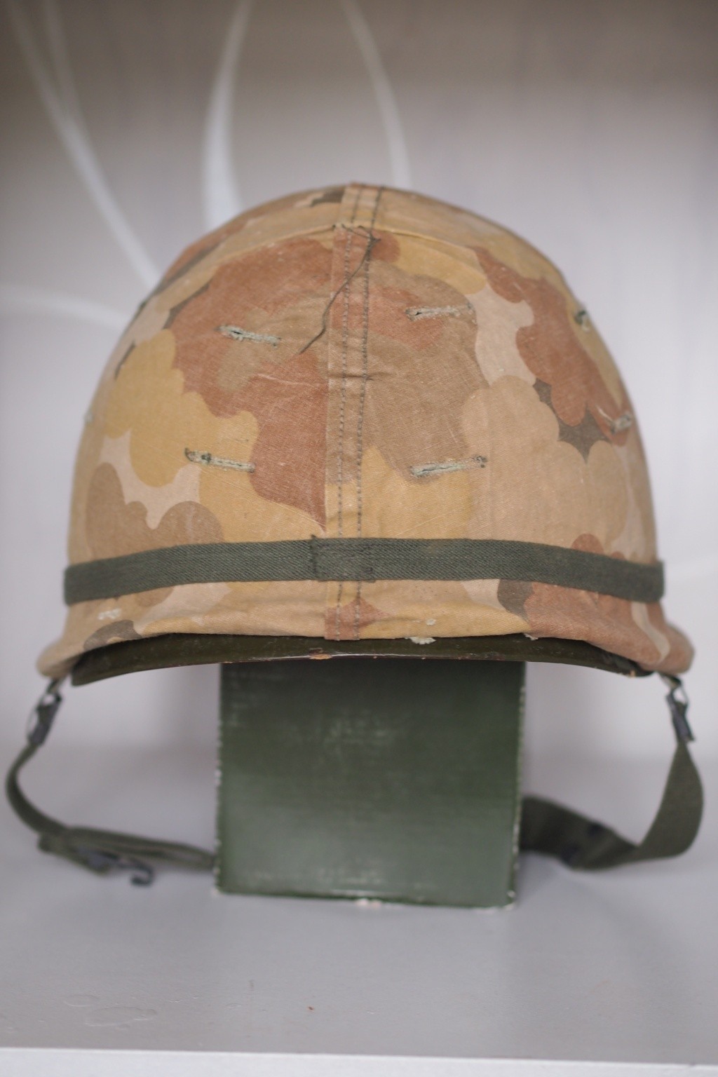 Les camouflage band helmet P5042612