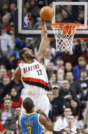 Blazers 103, Hornets 96; Aldridge encesta 34 puntos I84a7e10