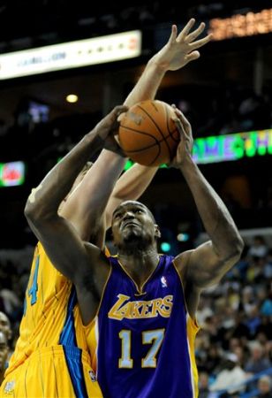 Lakers 101, Hornets 95; Gasol contribuye con 34 I9700210