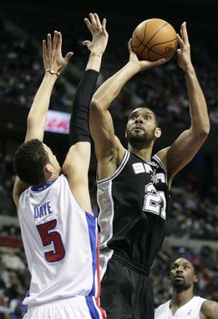 Spurs 100, Pistons 89; San Antonio llega a 43-8 Iaa9ad10