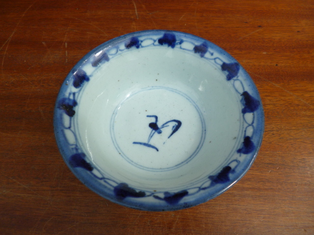 Petit bol chinois (Origine Canton), marque non-impériale improvisée P1120311