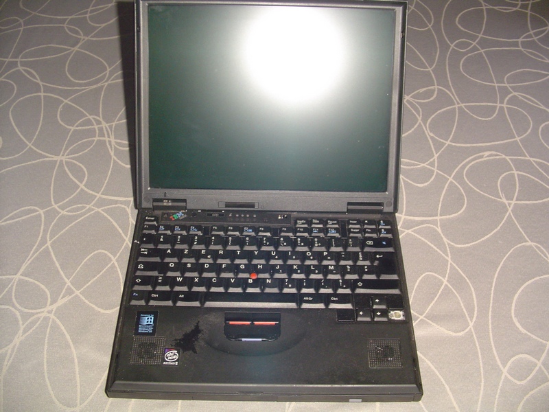Donne pc portable (en suspend) Dsc00921