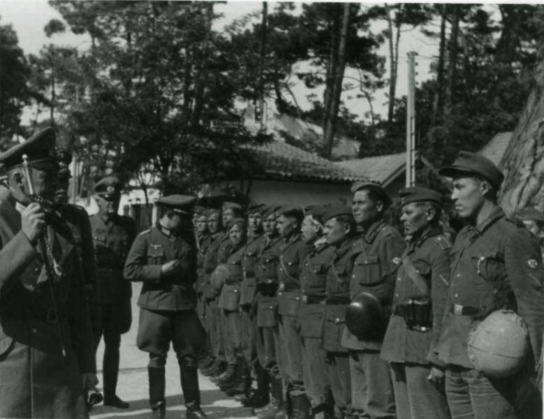 Osttruppen, ROA, Hiwis, les volontaires russes de la Wehrmacht - Page 6 33801210