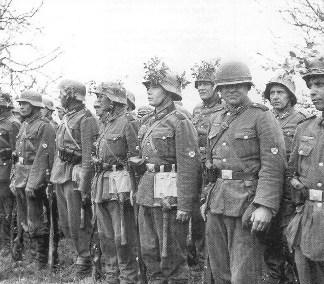 Osttruppen, ROA, Hiwis, les volontaires russes de la Wehrmacht - Page 6 Cossro10