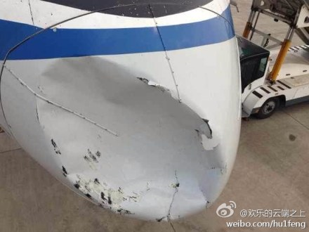 collision en vol entre un Boeing et un OVNI à 8000 m Airchi10
