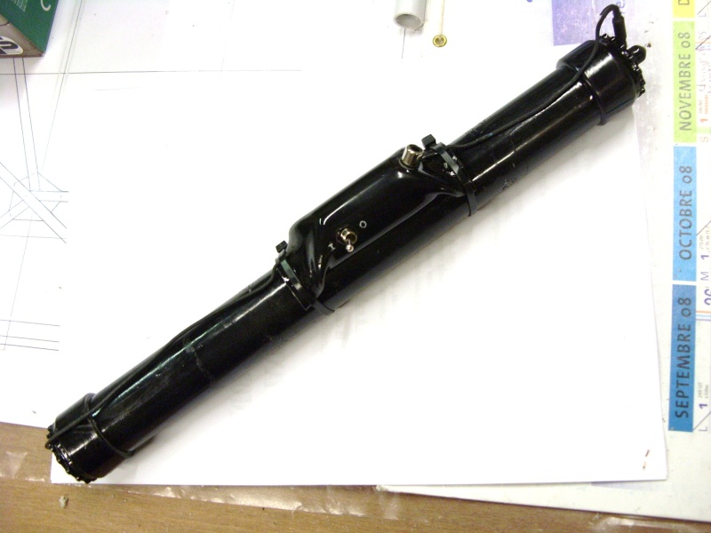 batterie en tube - Une batterie en tube PVC, fixée au cadre  Batter16
