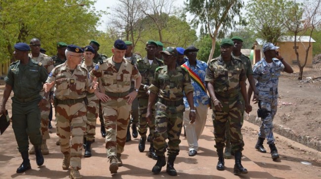 Armée Malienne / Armed and Security Forces of Mali - Page 7 017