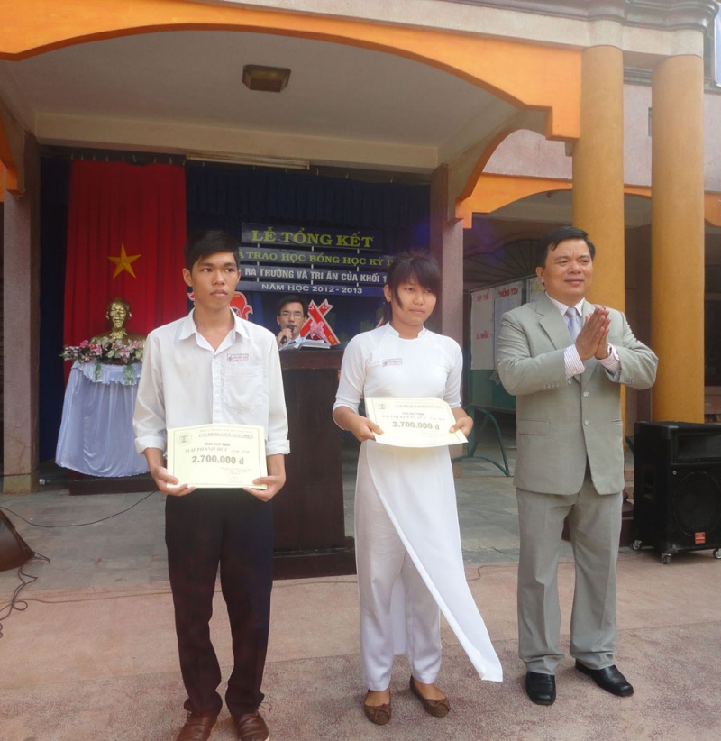 Lễ tổng kết năm học 2012-2013 - trường THPT Trần Quốc Tuấn Dsc03511