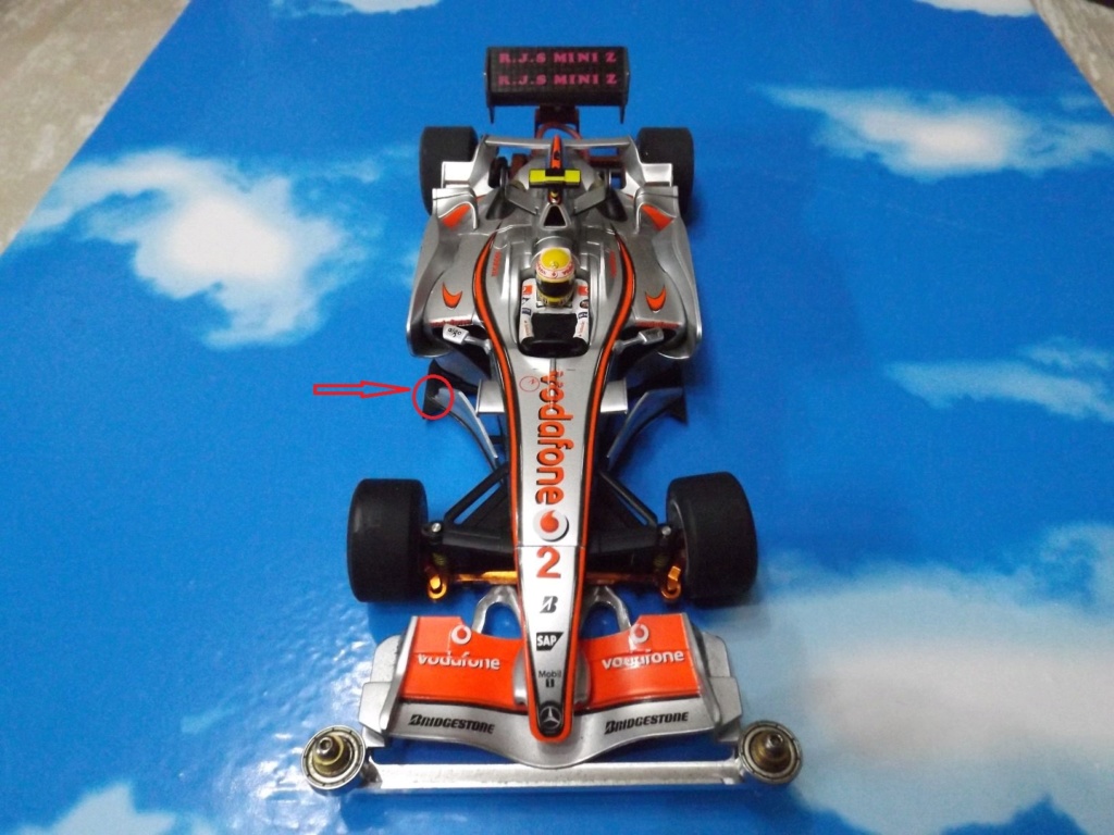 vend une F1 2,4Ghz optionnée pour la compétition et plein de piéces détachées neuves Dscf5440