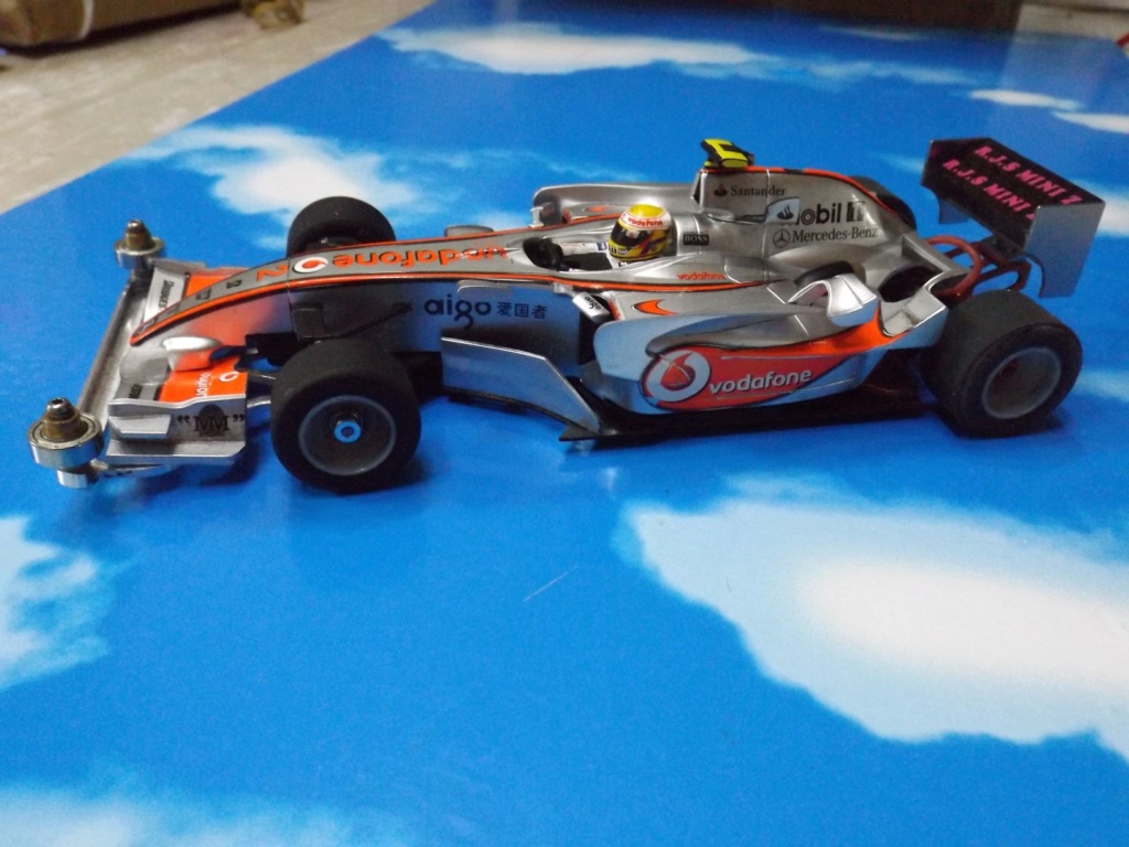 vend une F1 2,4Ghz optionnée pour la compétition et plein de piéces détachées neuves Dscf5442
