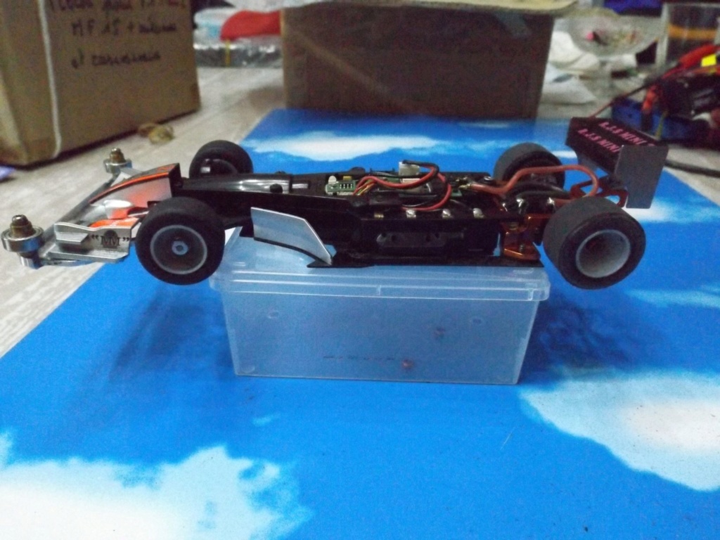 vend une F1 2,4Ghz optionnée pour la compétition et plein de piéces détachées neuves Dscf5446