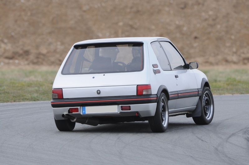 [cisco 1900] 205 GTI 1.9L Gris Futura 1988 - Page 15 Dsc_0216