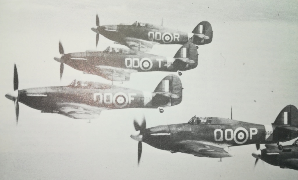  [Concours " Les 80 Ans des FAFL"] Hurricane MkIIc René Mouchotte octobre 1941- Arma Hobby - 1/72 - Page 3 Img_2453