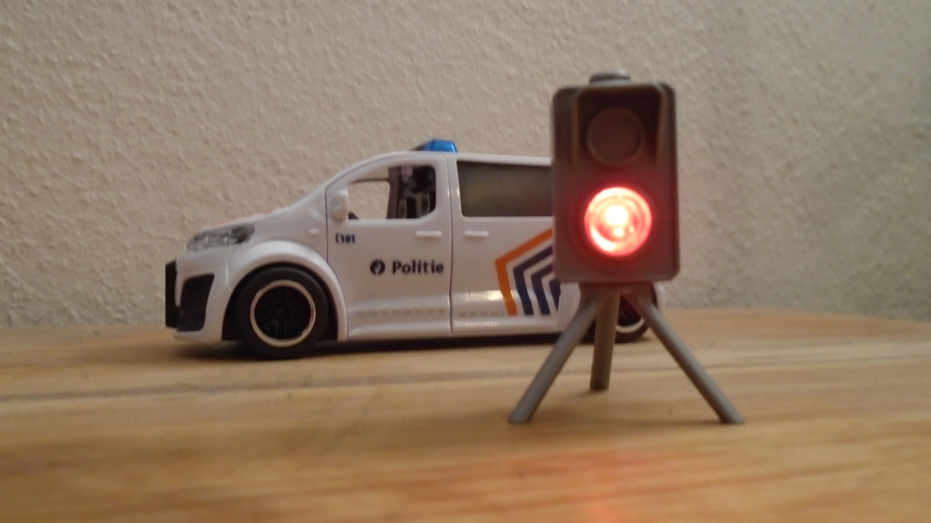 Citroën Spacetourer "Voiture de police" chez DICKIE Toys Dsc02188