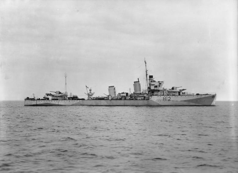 Importantes batailles navales en 1939-1945 - Page 4 Hms_ac11