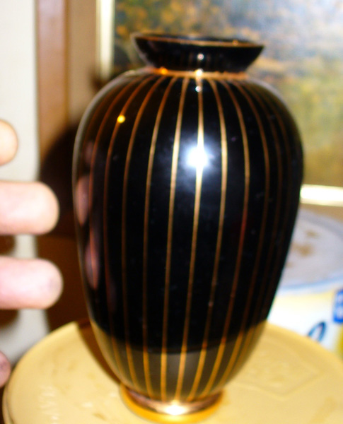 ID another one  from the 50's Vase All10