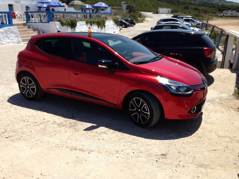 Renault Clio IV dci 85 Maroc Rouge avec Jonce Rouges Toit Panoramique Jantes Noir Img_1115