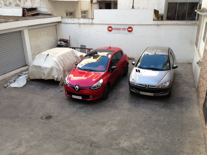 Renault Clio IV dci 85 Maroc Rouge avec Jonce Rouges Toit Panoramique Jantes Noir Img_1212