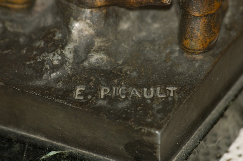 Statue régule (coup double) signée E.PICAULT Imgp9925