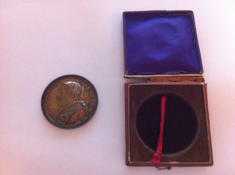 Médaille Pape Pie IX Non identifiée Img_2015