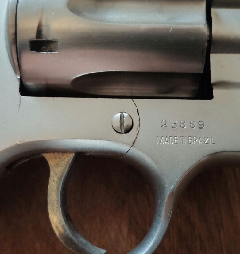Identification d'un revolver Taurus 38/357 Img_2011