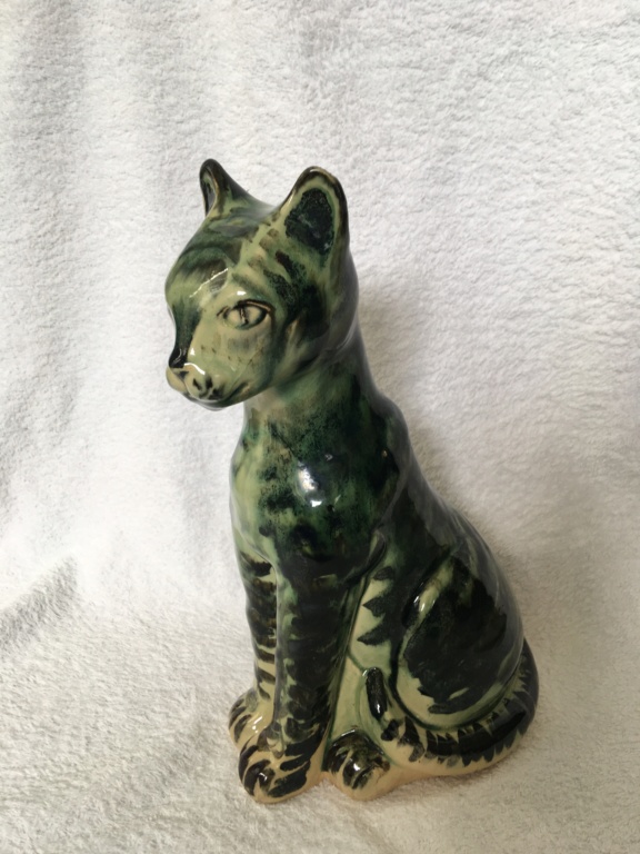 ID help for pottery cat / leopard (?) figure please! 05458710