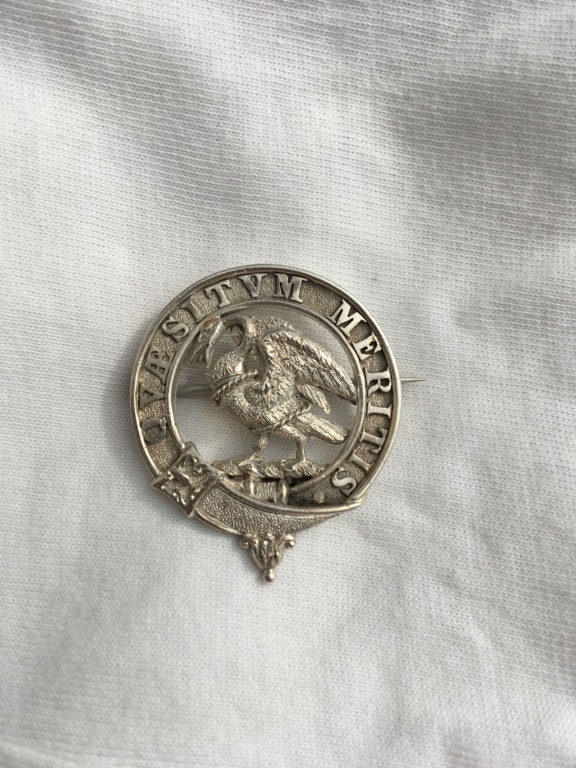 silver badge with motto “Quaesitum  meritis”....  -   Tarporley Hunt Club,  Aa9d7b10