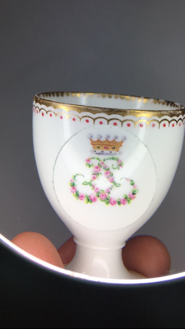 Armorial porcelain egg cups? Aee65310