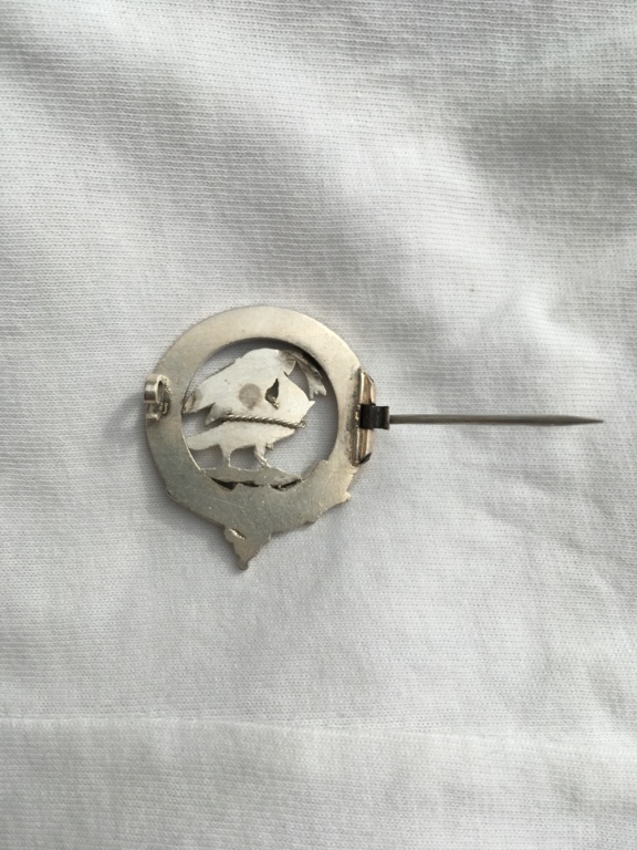silver badge with motto “Quaesitum meritis”.... - Tarporley Hunt Club, D5b8e610