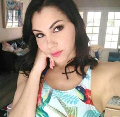 SCAMMER WITH PHOTOS OF VALENTINA NAPPI 1a487