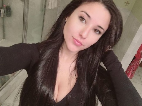 Scammer With Photos Of Angie Varona 1c525