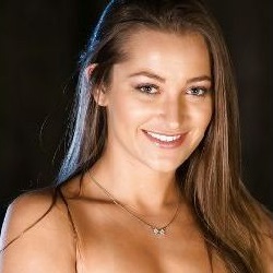 Scammer with photos of Dani Daniels (PART 1) 1g12