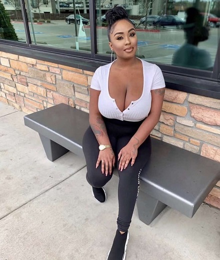 SCAMMER WITH PHOTOS OF LAYTON BENTON 1j244