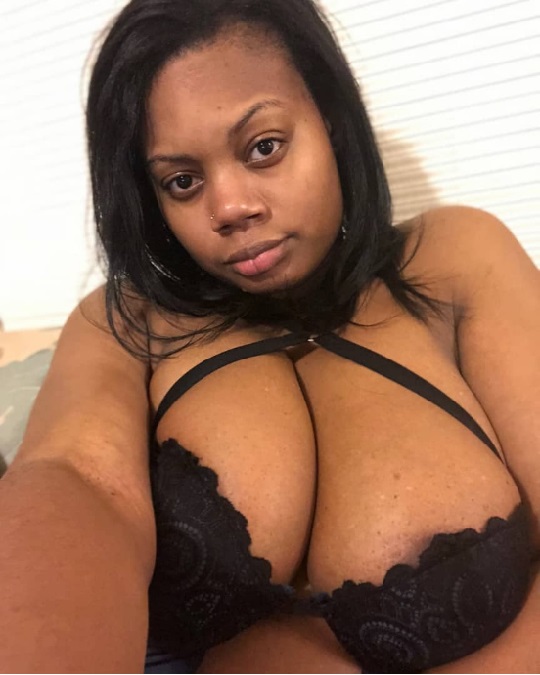 Scammer With Photos Of Crystal Monique Jackson numbhafive_ 24585