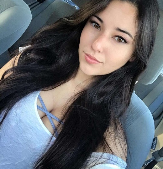 Scammer With Photos Of Angie Varona 48123