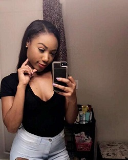 SCAMMER WITH PHOTOS OF CHANELL HEART 814