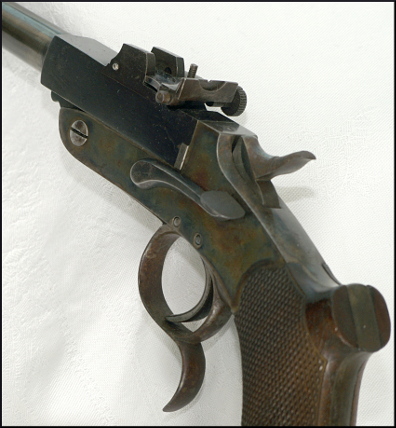 Pistolet de compétition ancien. Pict0135