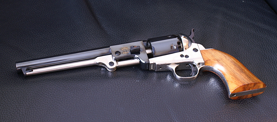 Authentique Colt 1851 'squareback' - Page 2 Pict0225