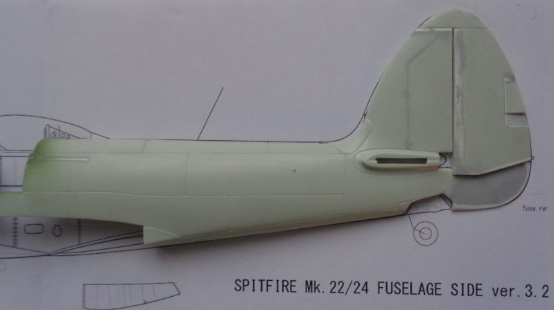 Spitfire Mk.22/24 (Revell 1/32°) par TENEZE Alain  - Page 2 Dsc04723