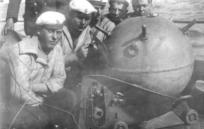 Russian gunboat Bk 1124 au 1/20e sur plan - Page 3 Mina10