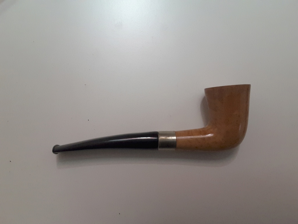 Loterie de Noël, une pipe, une blague à tabac, un briquet,4 supports à pipe et du tabac à gagner 20181210