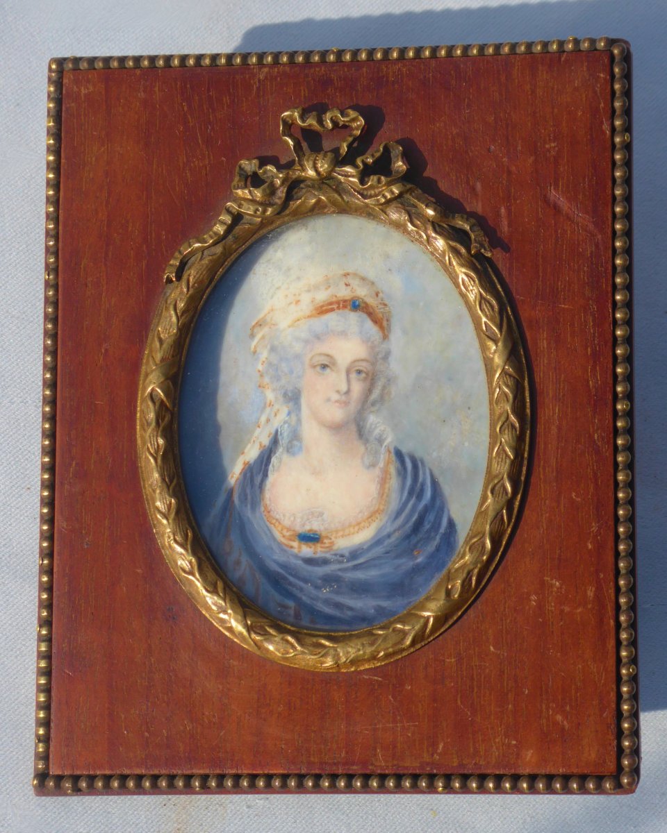 Marie Antoinette, portraits de et d'après Dumont - Page 5 58658912