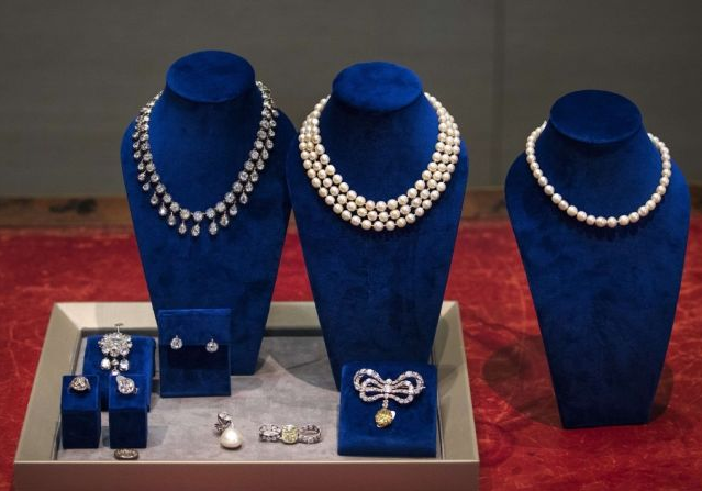 Genève: Des bijoux de la reine Marie-Antoinette mis aux enchères Tzolzo10