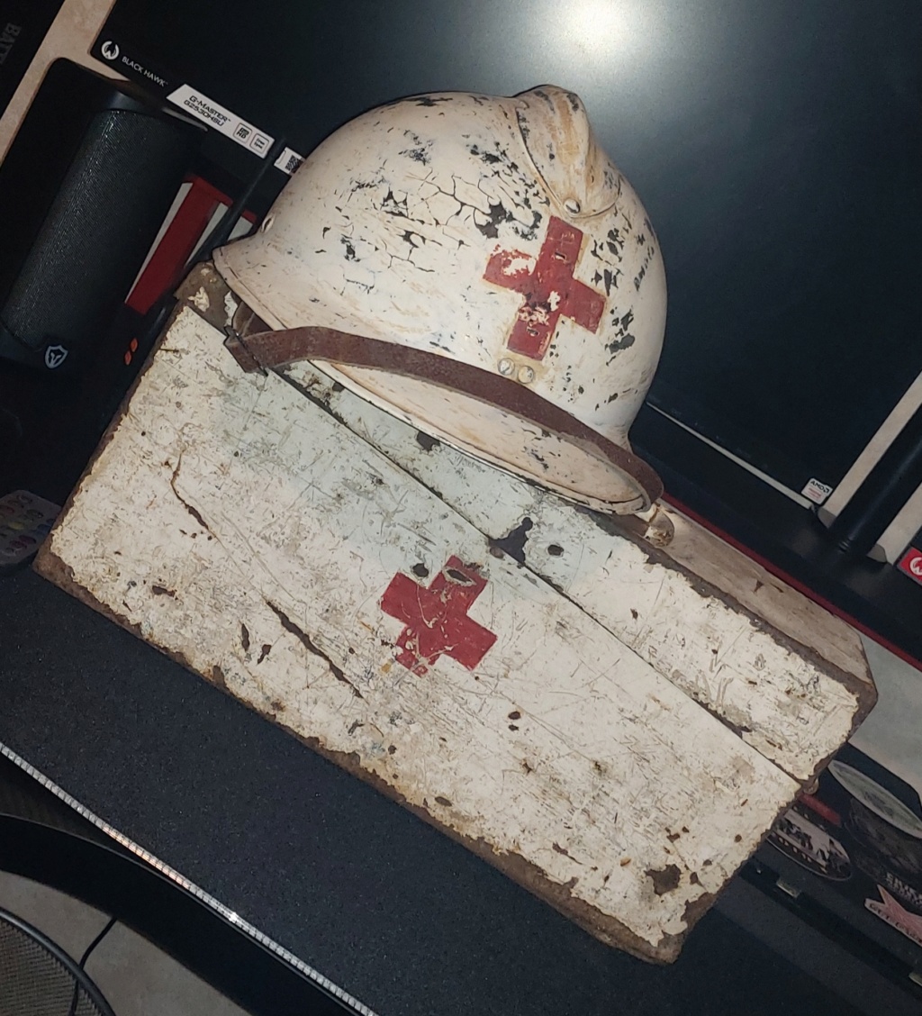 Rentrée casque et caisse croix rouge française  20231114