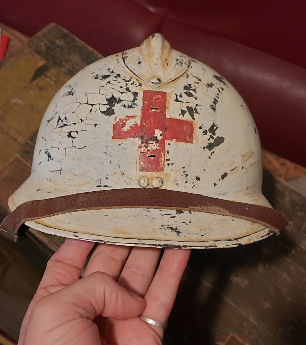 Rentrée casque et caisse croix rouge française  20231118