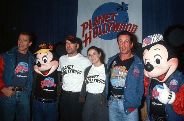 Stallone et le Planet Hollywood - Page 10 54938111